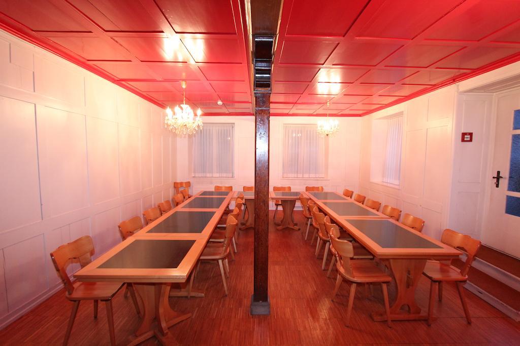 Hotel Engel Am Bahnhof Wädenswil Екстериор снимка